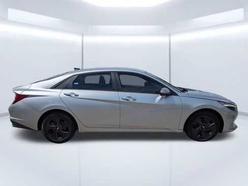 Used 2021 Hyundai Elantra SEL FWD image 3