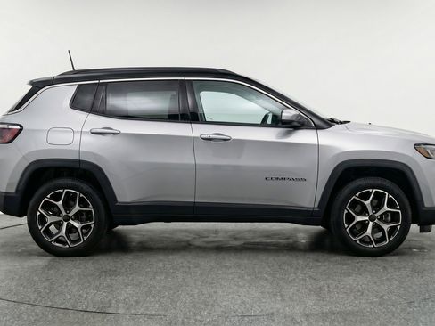 Used 2025 Jeep Compass Limited image 11