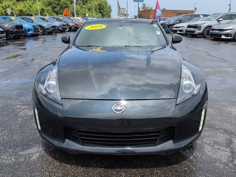 Used 2019 Nissan 370Z Touring Sport RWD image 3
