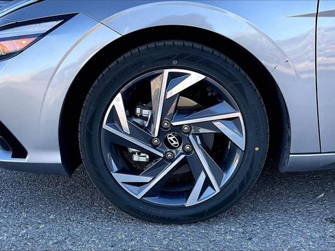Used 2025 Hyundai Elantra SEL image 8