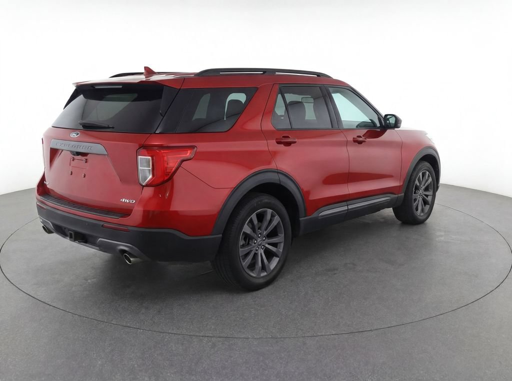 Used 2023 Ford Explorer XLT w/ Equipment Group 202A AWD/4WD image 4