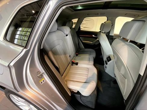 Used 2023 Audi Q5 2.0T Premium Plus w/ Premium Plus Package AWD/4WD image 24