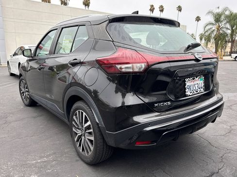 Used 2021 Nissan Kicks SV FWD image 6