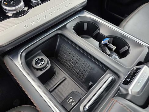 Used 2025 Ford Expedition Active AWD/4WD image 11
