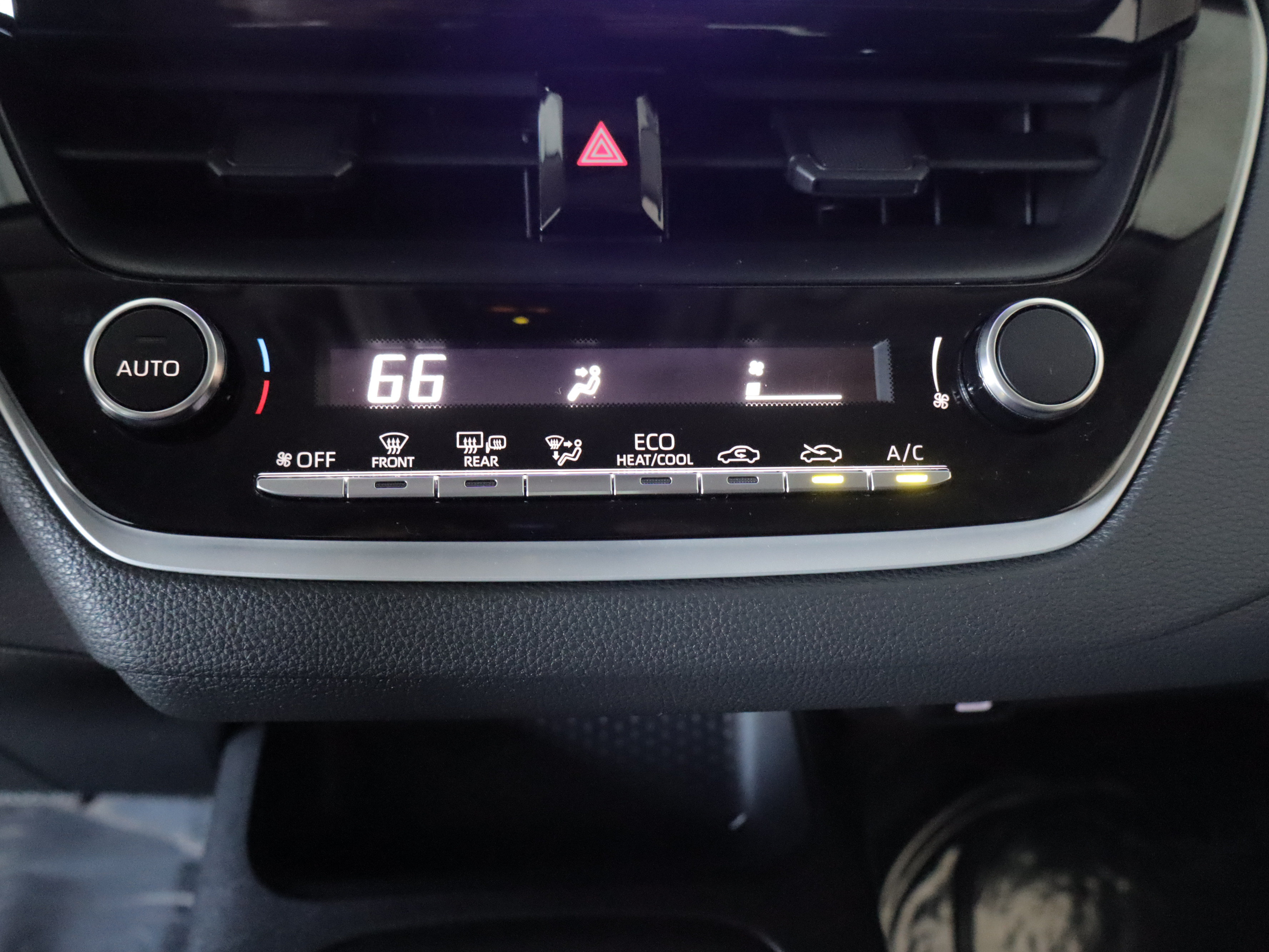Used 2024 Toyota Corolla LE w/ LE Convenience Package FWD image 14