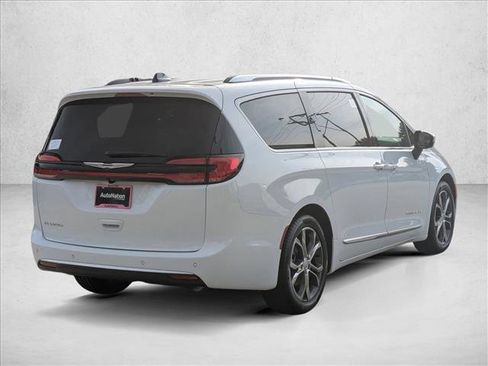 New 2026 Chrysler Pacifica Pinnacle FWD image 2