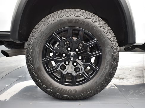 Used 2025 Chevrolet Colorado Trail Boss image 17