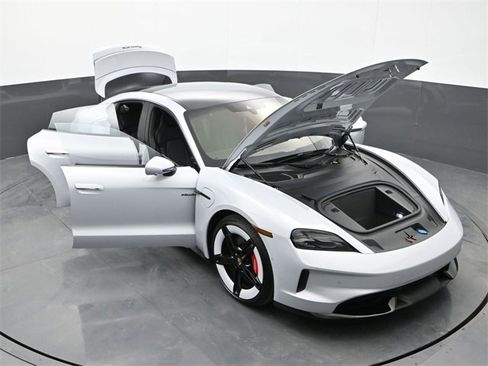 New 2025 Porsche Taycan GTS image 38