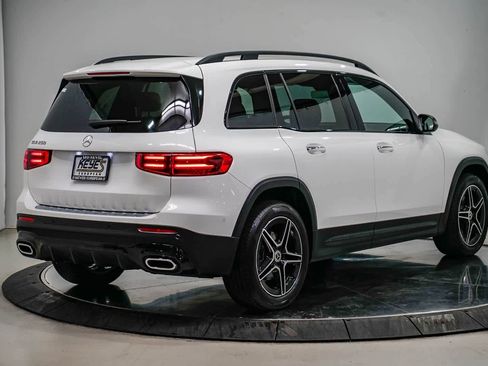 Used 2025 Mercedes-Benz GLB 250 image 4