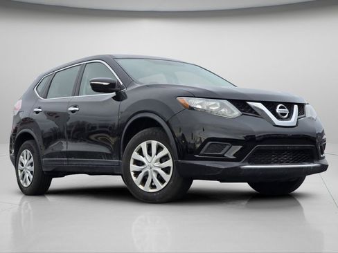 Used 2015 Nissan Rogue S image 2