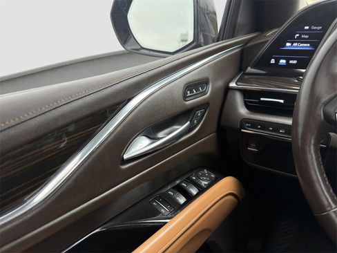Used 2023 Cadillac Escalade ESV Premium Luxury image 12
