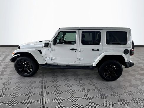 Used 2022 Jeep Wrangler Unlimited Sahara w/ Cold Weather Group AWD/4WD image 9