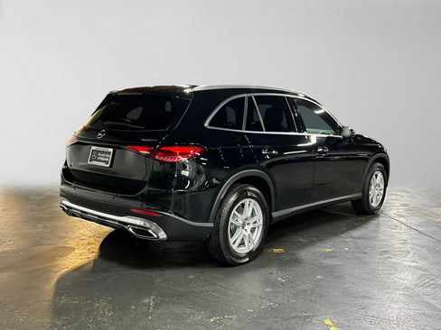 Used 2025 Mercedes-Benz GLC 300 4MATIC image 3