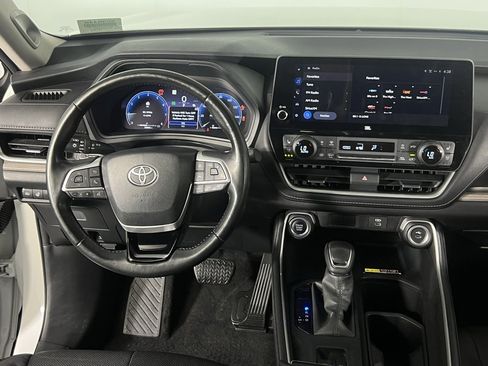 Used 2024 Toyota Grand Highlander Limited image 14