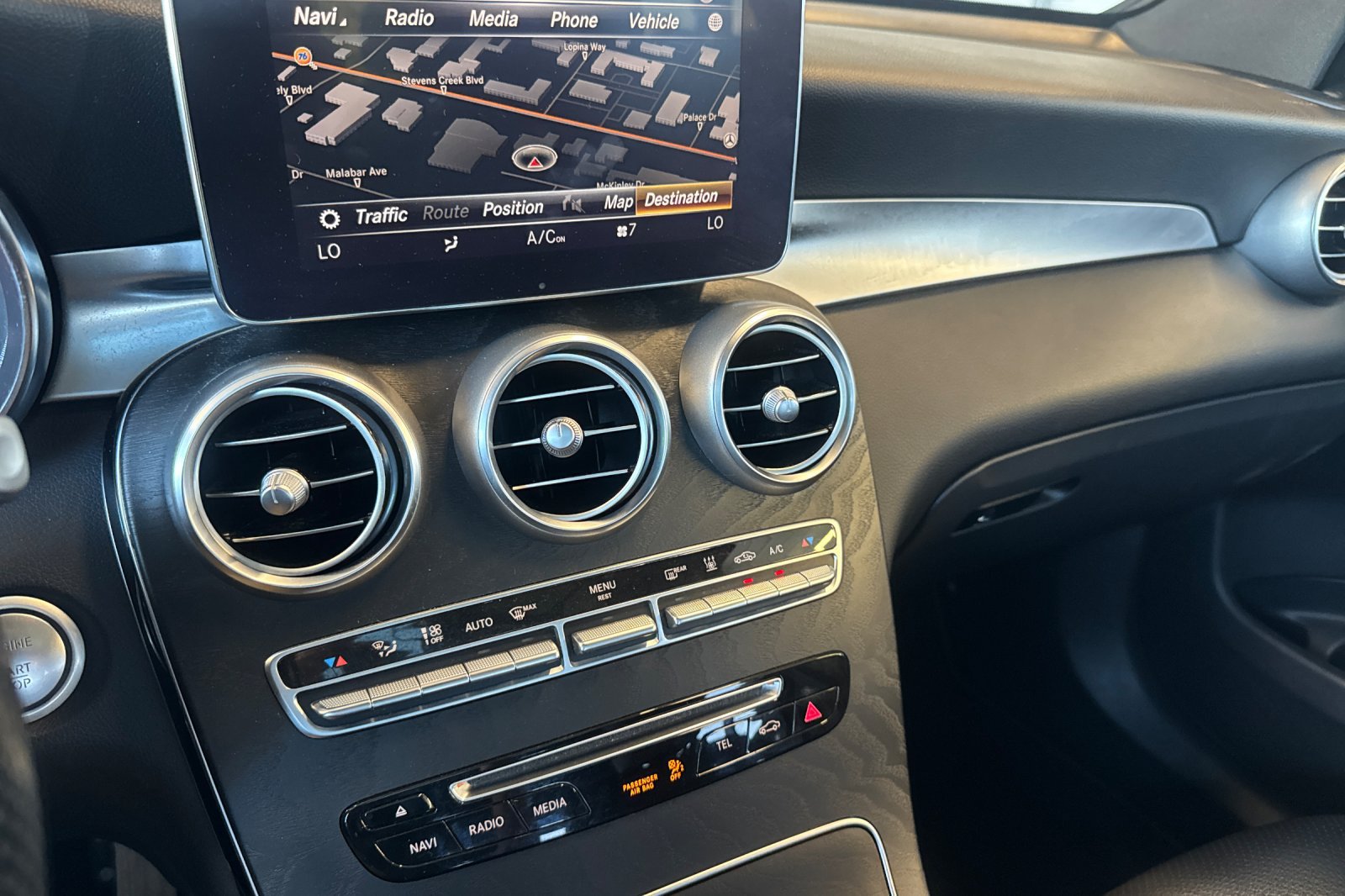 Used 2018 Mercedes-Benz GLC 350e 4MATIC image 25