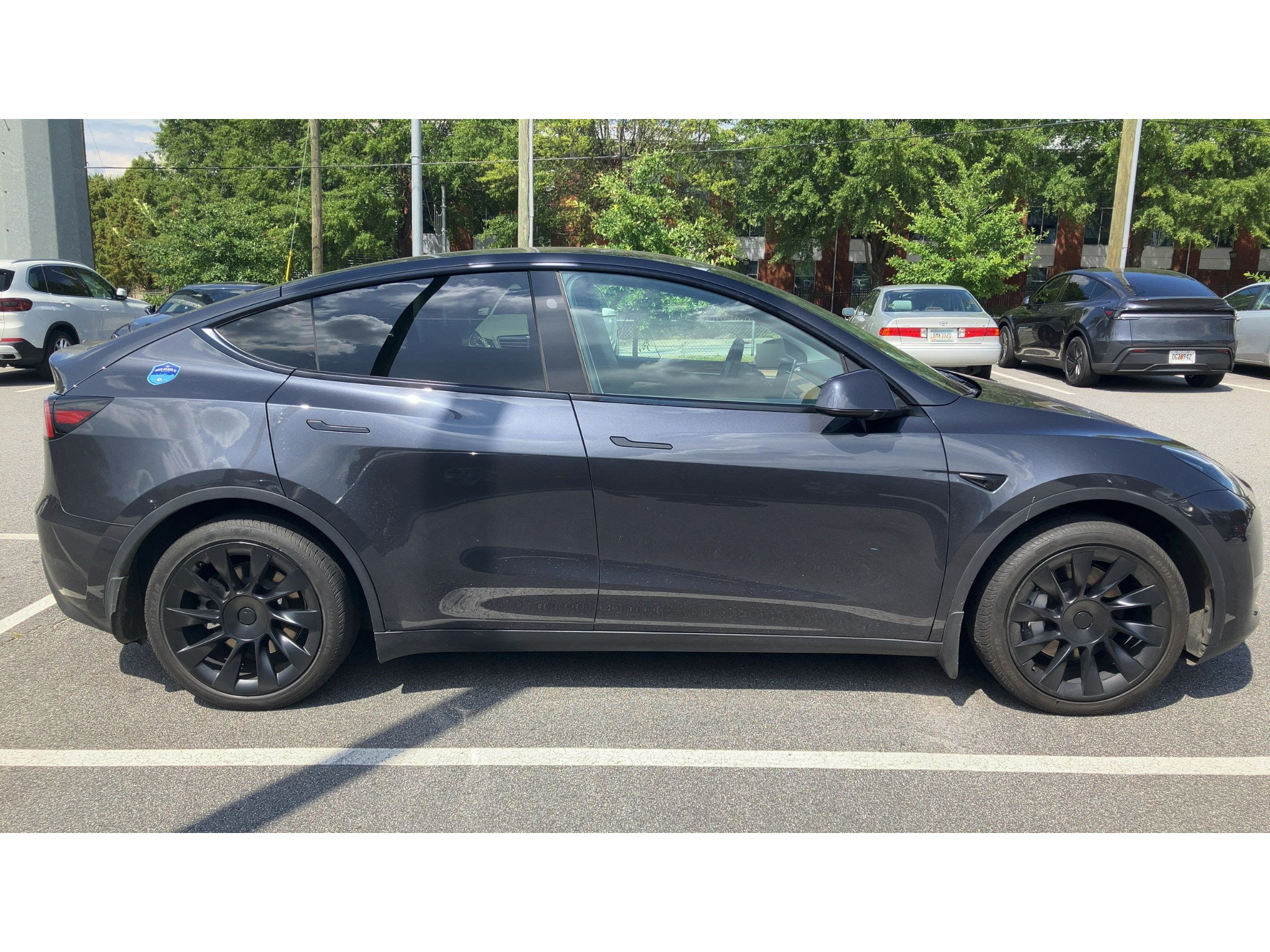 Used 2024 Tesla Model Y Long Range RWD image 3