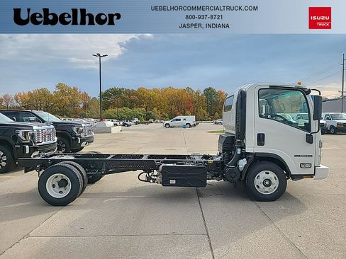 New 2024 Isuzu NPR RWD image 1