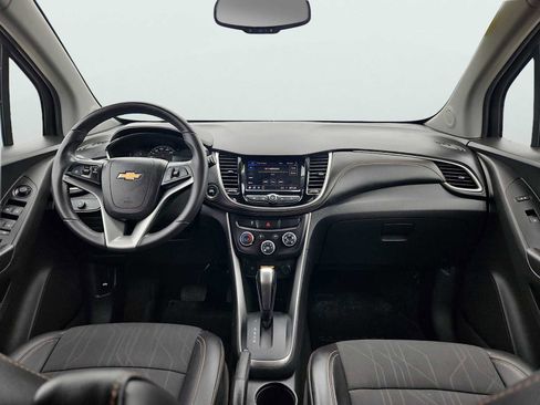 Certified 2022 Chevrolet Trax LT w/ LT Convenience Package image 11