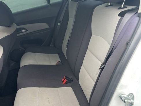 Used 2015 Chevrolet Cruze L image 10