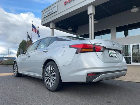 Used 2023 Nissan Altima 2.5 SV image 7
