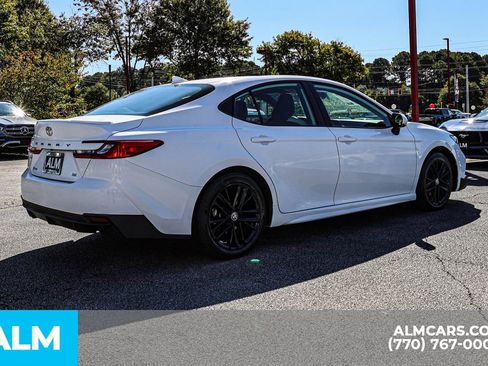 Used 2025 Toyota Camry SE image 6