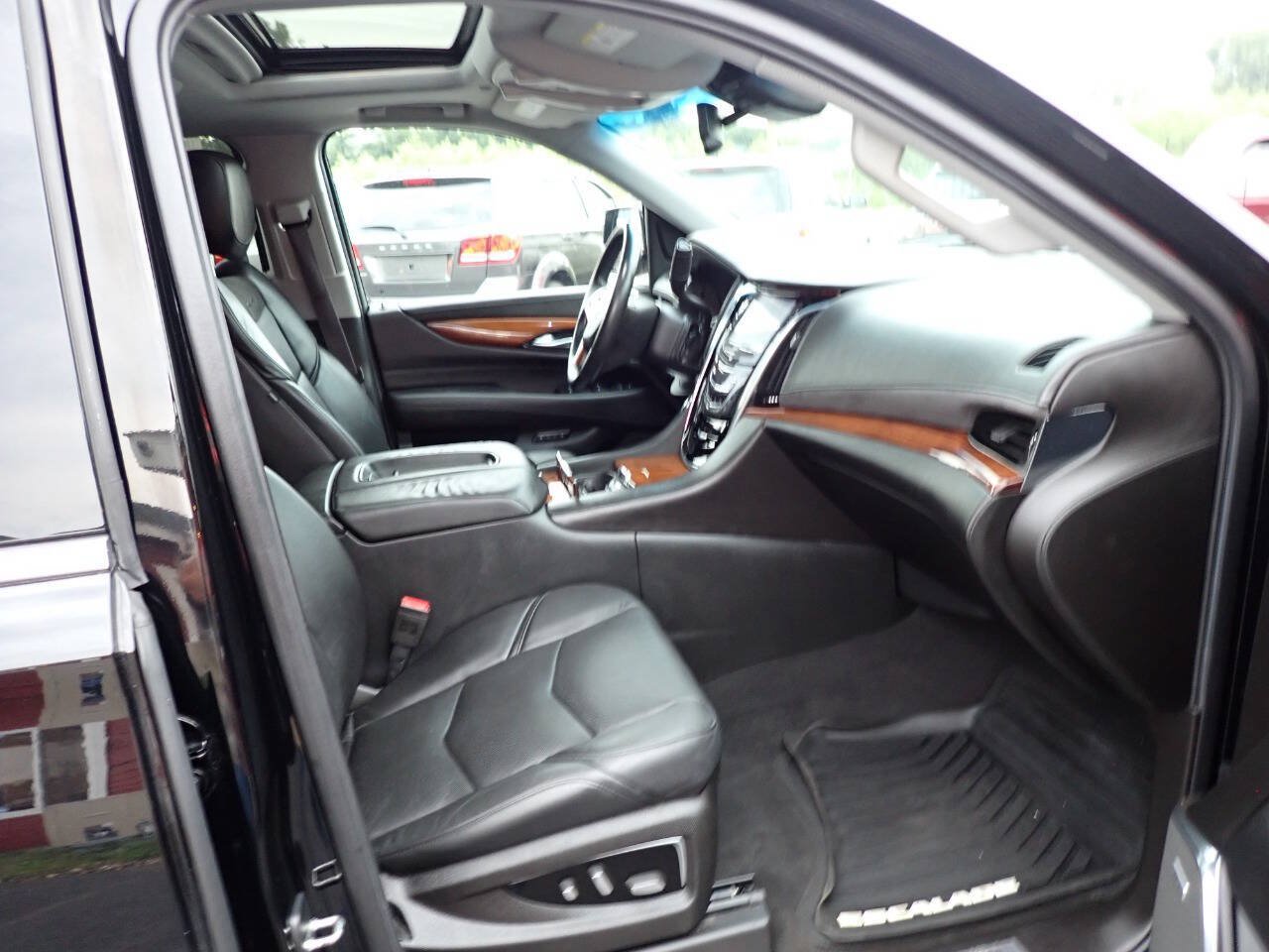 Used 2015 Cadillac Escalade Premium AWD/4WD image 12