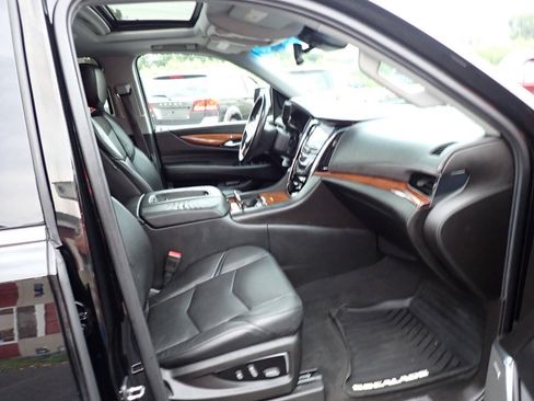 Used 2015 Cadillac Escalade Premium AWD/4WD image 12