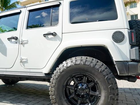 Used 2016 Jeep Wrangler Unlimited Rubicon AWD/4WD image 18