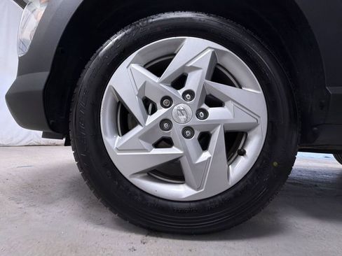 Used 2024 Hyundai Kona SE image 13