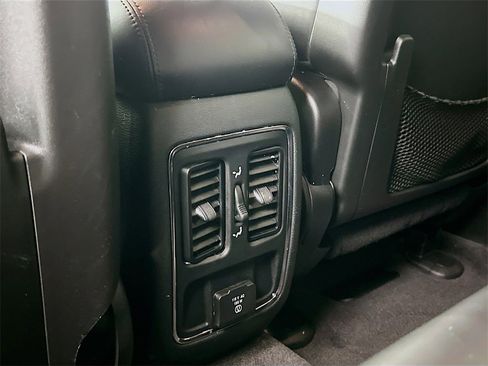 Used 2018 Jeep Grand Cherokee Altitude image 23
