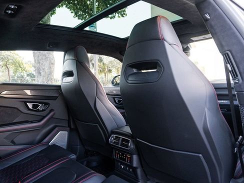 Used 2022 Lamborghini Urus image 25