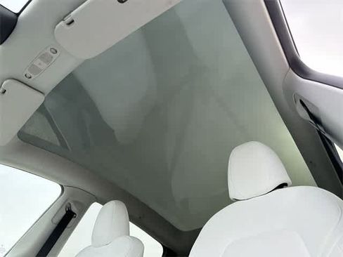 Used 2023 Tesla Model Y Long Range image 21