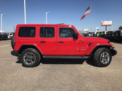 Used 2018 Jeep Wrangler Unlimited Sahara image 8