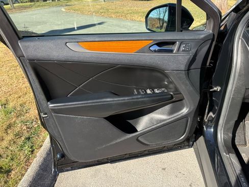 Used 2018 Lincoln MKC Reserve w/ Lincoln MKC Climate Package image 14