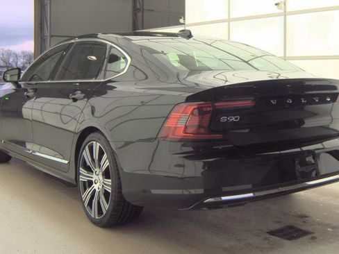 Used 2025 Volvo S90 B6 Plus image 4