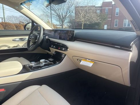 New 2026 Genesis GV70 2.5T image 32