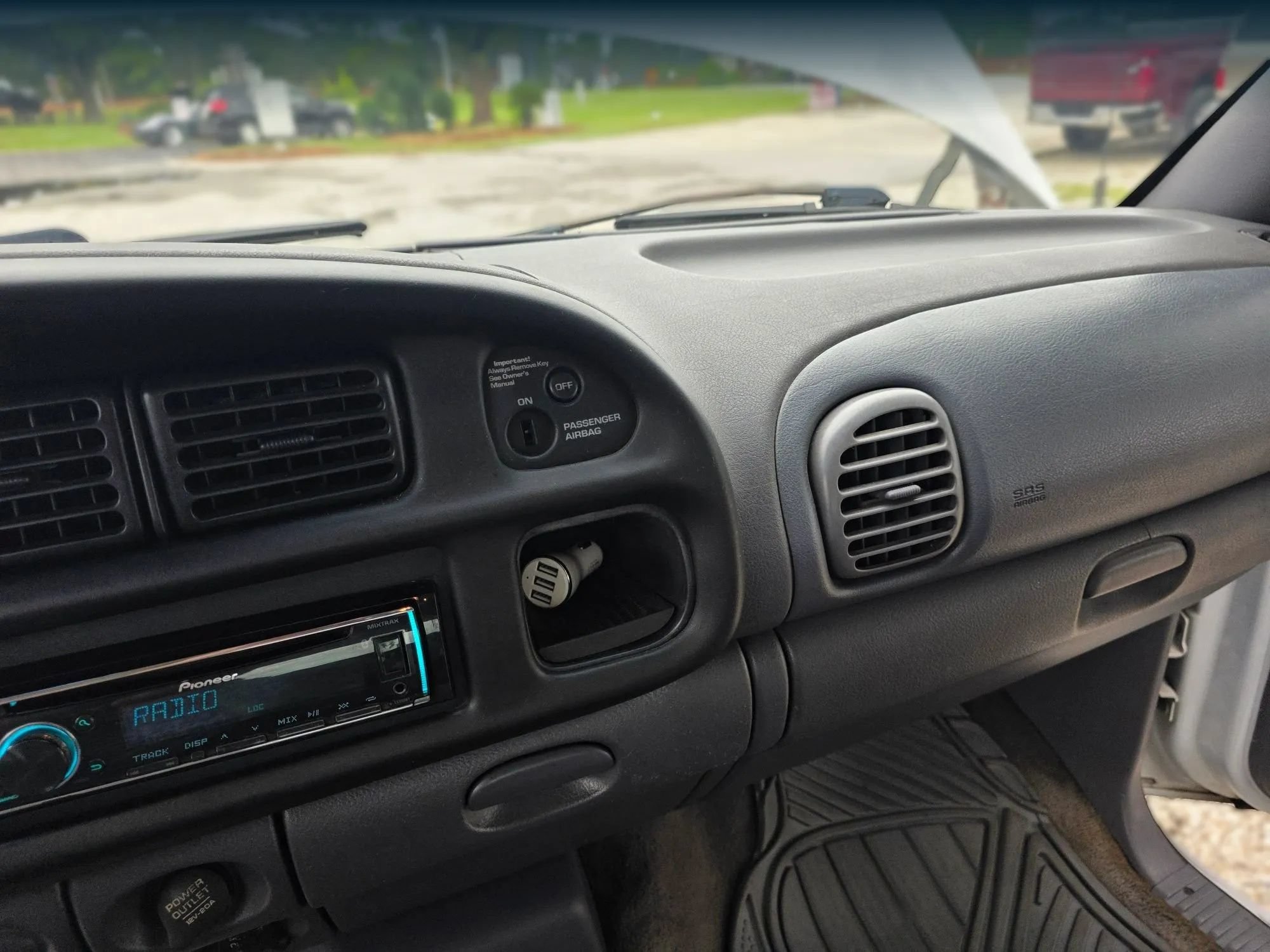 Used 2000 Dodge Ram 1500 Truck 2WD Quad Cab image 20
