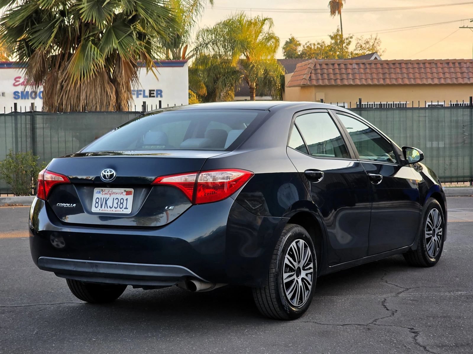 Used 2018 Toyota Corolla LE FWD image 3
