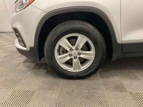 Used 2020 Chevrolet Trax LT w/ LT Convenience Package image 8