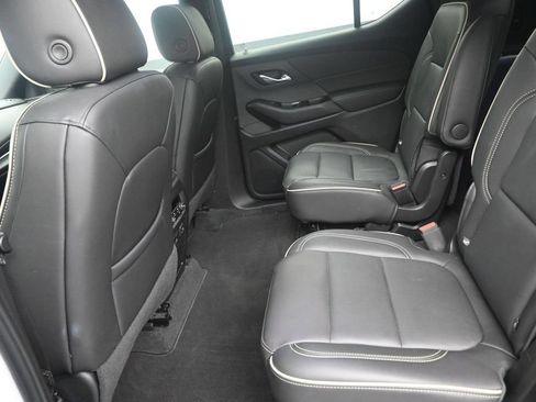 Used 2023 Chevrolet Traverse Premier FWD image 14