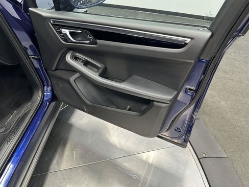 Certified 2026 Porsche Macan AWD/4WD image 42