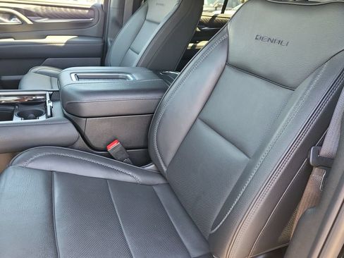 Used 2024 GMC Yukon Denali w/ Advanced Technology Package AWD/4WD image 13