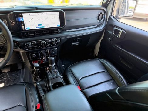 Used 2024 Jeep Wrangler Unlimited Rubicon 4xe AWD/4WD image 43