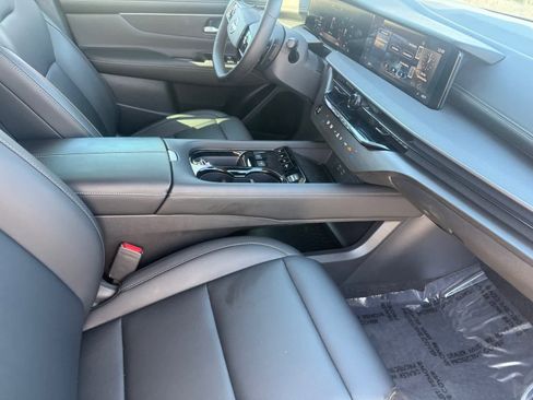 Certified 2025 Nissan Murano SV image 11