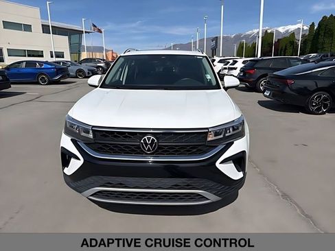 Used 2023 Volkswagen Taos SE w/ Panoramic Sunroof Package AWD/4WD image 3