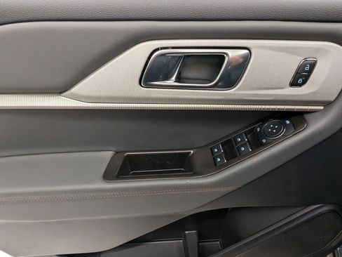 New 2026 Ford Explorer Active w/ Active Comfort Package image 10