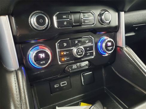 Used 2022 GMC Yukon XL SLE image 23