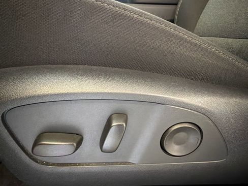 Used 2025 GMC Acadia Elevation image 20