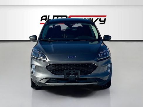 Used 2022 Ford Escape Titanium w/ Class II Trailer Tow Package AWD/4WD image 2