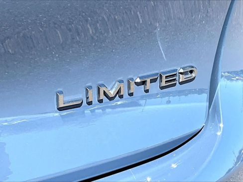 Used 2025 Toyota Crown AWD/4WD image 9